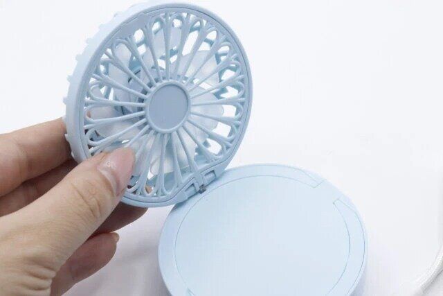 ダイソー コンパクトミラー型ファン デザイン