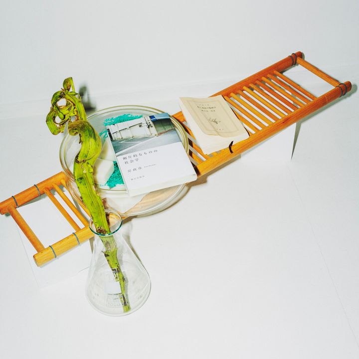 読書が楽しいバスルーム。ひらめきを誘うバスタブ【本のある居場所づくり】