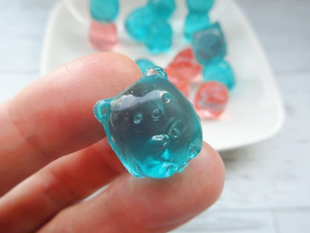 グミを持ち上げてみる