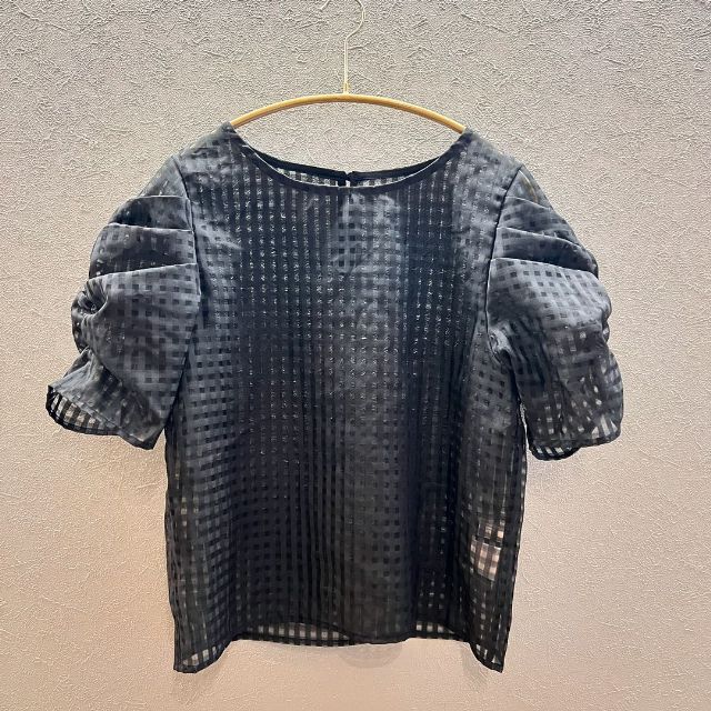 黒のしまむらのシアーチェックパワショルPO