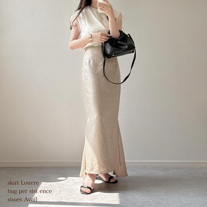 しまむらのアイボリーの「重ねチュールフレンチTシャツ」×マーメイドロングスカート