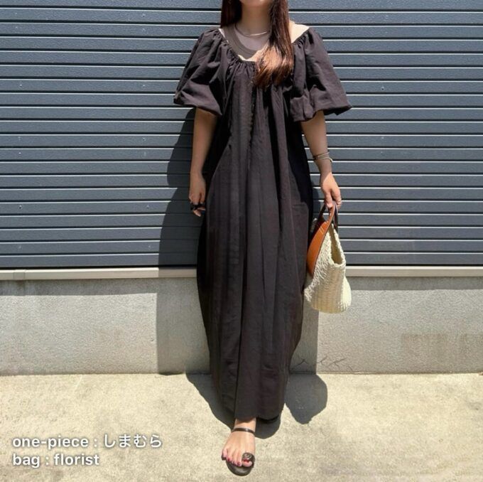 しまむらのブラックの「2WAYワンピース」×ラメタンクトップ