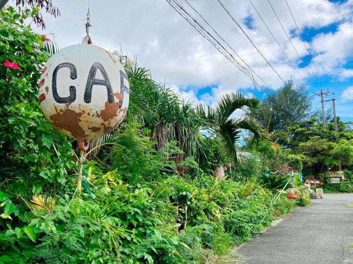 ジャングルに迷い込んだみたい♪ 宮古島の自然豊かな体験工房併設カフェ「カラカラ」