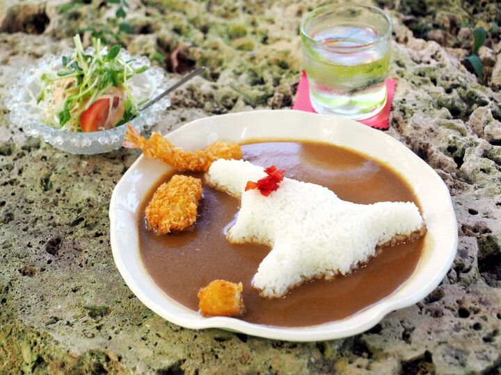 ジャングルに迷い込んだみたい♪ 宮古島の自然豊かな体験工房併設カフェ「カラカラ」