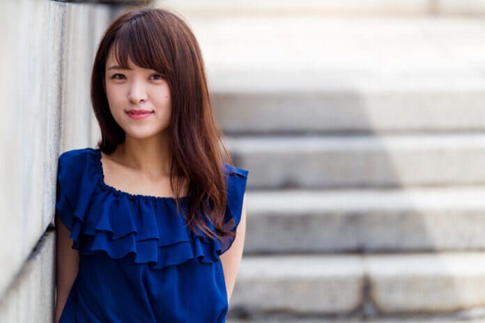 低身長女子はなぜモテる？小さめ女子だから使えるモテテクを調査！