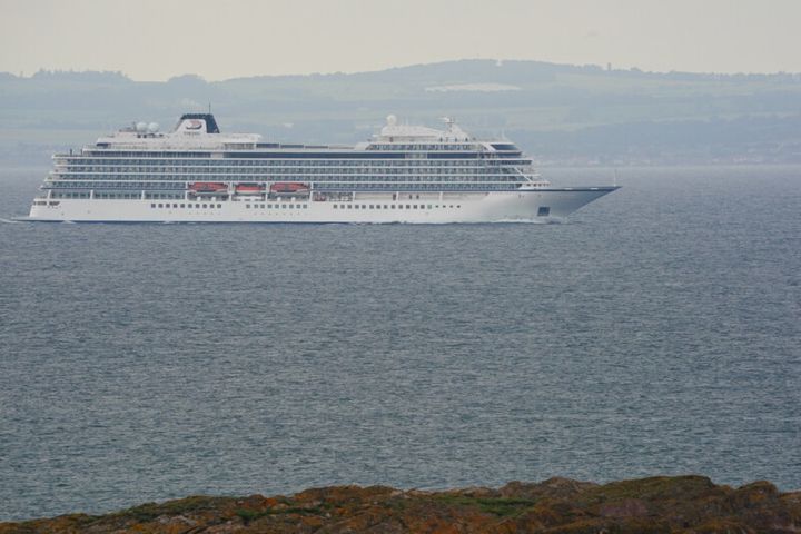 飛行機の真下が“全英オープン開催地”…!? ゴルフカメラマンが突撃取材