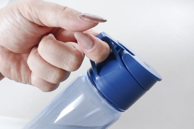 ダイソー ドリンクボトル（取っ手付、400mL、無地） 持ち手