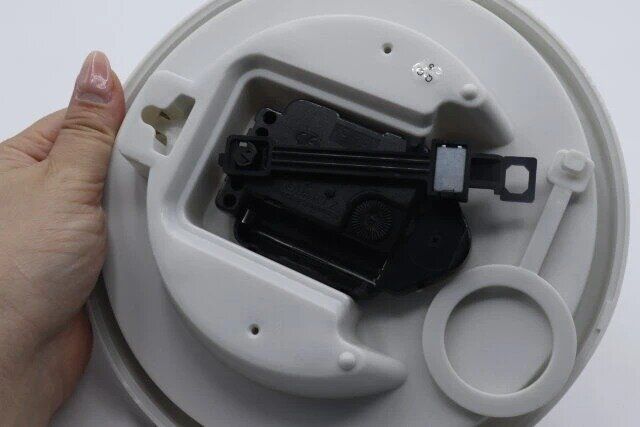 ダイソー 振り子掛け時計（A） 裏面