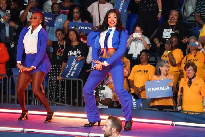 画像2: カマラ・ハリス副大統領をセレブたちがサポート