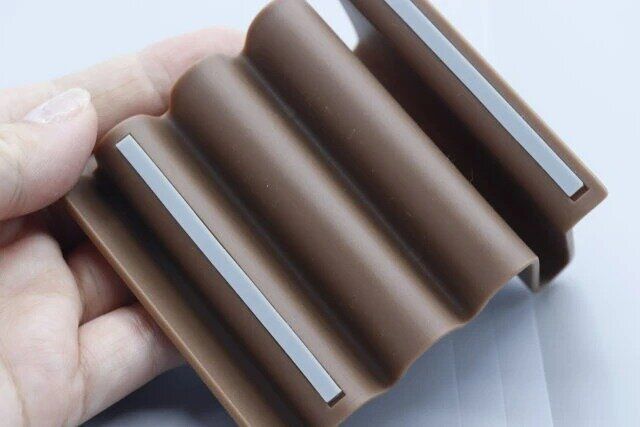 ダイソー 卓上スマホスタンド（ウェーブタイプ） すべり止め