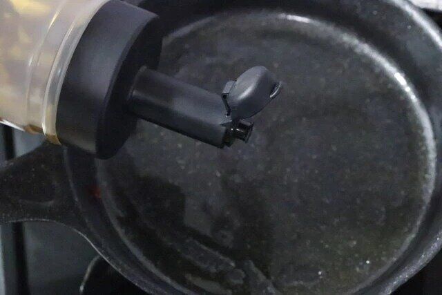 ダイソー 丸型フィルター付オイルボトル（250mL、細口） 使用例