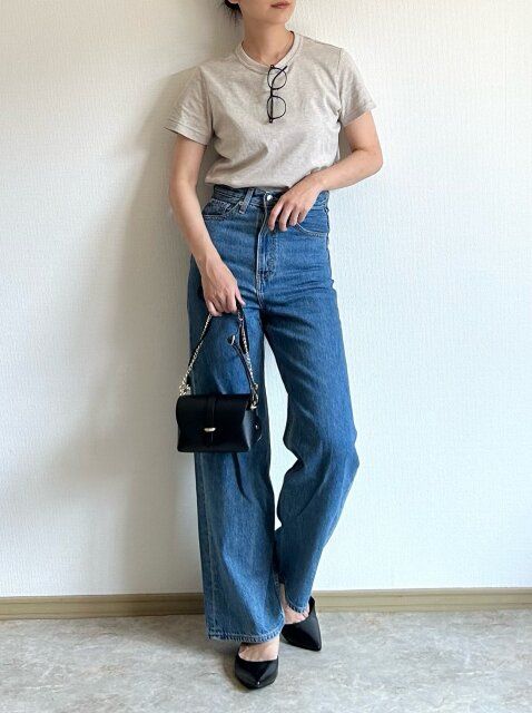 ユニクロクルーネックTとワイドデニムコーデ