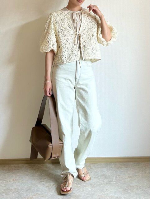 ユニクロクルーネックTとレースブラウスコーデ