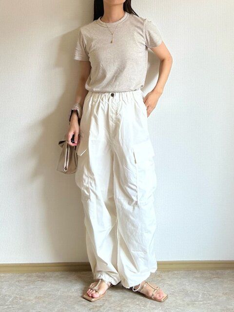 ユニクロクルーネックTとカーゴパンツコーデ