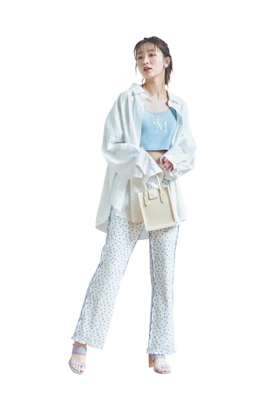 白シャツコーデ