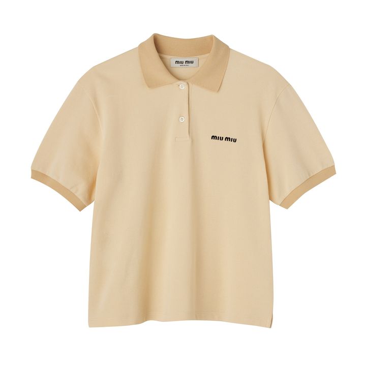 ポロシャツ ￥140,800（参考色・予定価格）／MIU MIU（ミュウミュウ クライアントサービス）