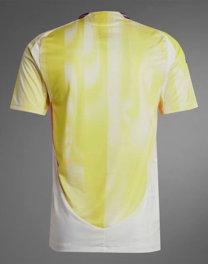 デザインは宇宙！ユヴェントス、2024-25新アウェイユニフォームは「未踏の銀河」を表現