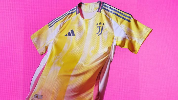 デザインは宇宙！ユヴェントス、2024-25新アウェイユニフォームは「未踏の銀河」を表現