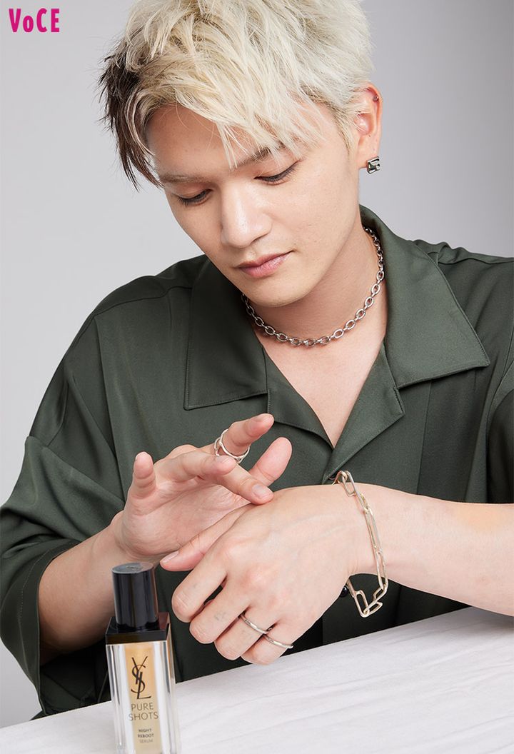 美容液部門：イヴ・サンローラン ピュアショット ナイト リチャージセラム（RYOJIさん）