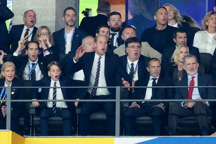 画像3: ジョージ王子、双子コーデをリクエスト