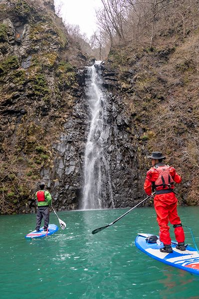 今話題の湖畔のSUPツアーに行ってみたら…そこに現れたのは!?
