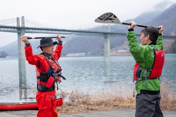 今話題の湖畔のSUPツアーに行ってみたら…そこに現れたのは!?