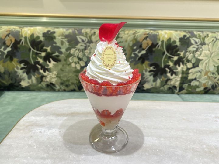 「ミニイスパハンパルフェ」アフタヌーンティー価格にプラス1650円