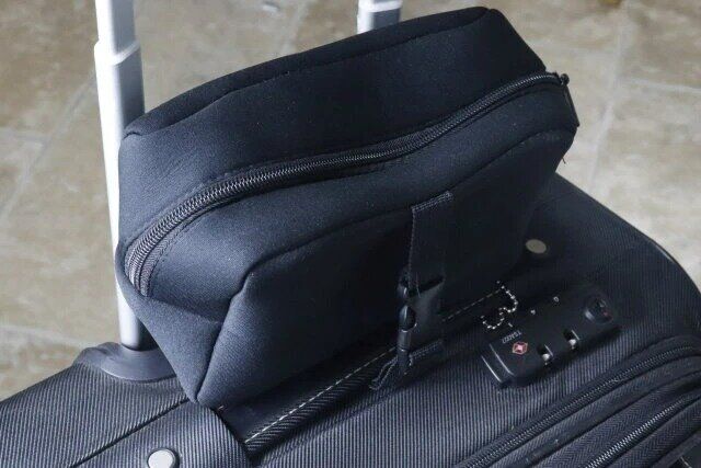 ダイソー キャリーケース用トラベルポーチ キャリーケースに取り付け