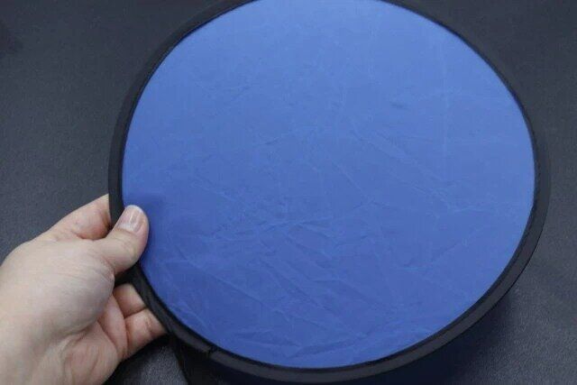 ダイソー 折りたたみうちわ（25cm、ブルー）