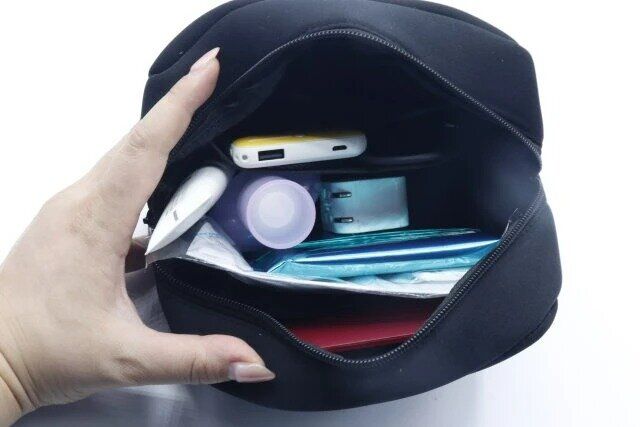 ダイソー キャリーケース用トラベルポーチ 充電器やエチケットグッズ収納