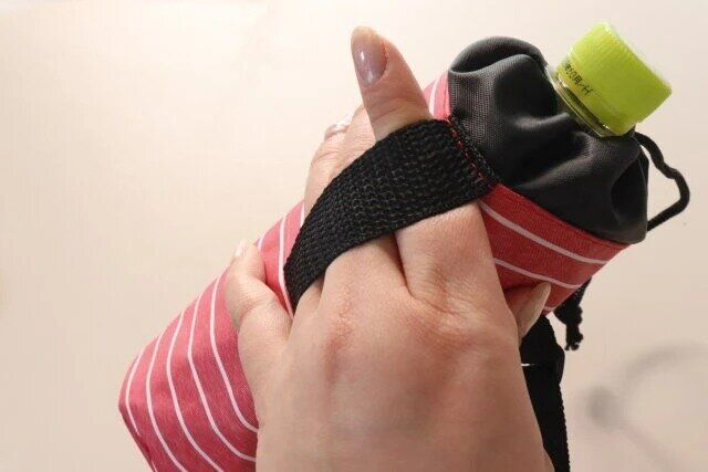 ダイソー ペットボトルホルダー（ボーダー） 持ち手