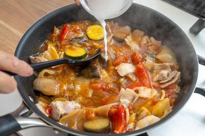 ラタトゥイユを加えてとろみをつける