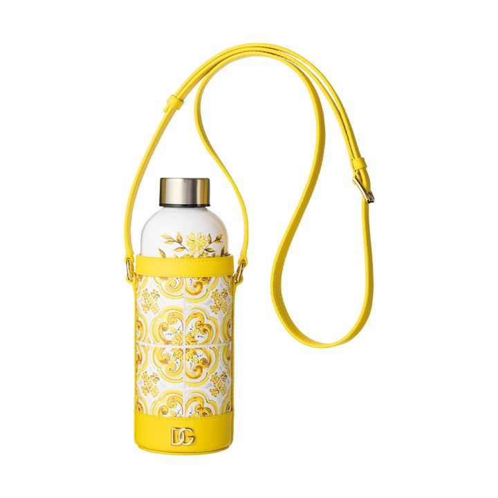 ボトル ￥36,300 ボトルホルダー ￥133,100／ともにDOLCE&GABBANA（ドルチェ＆ガッバーナ ジャパン）