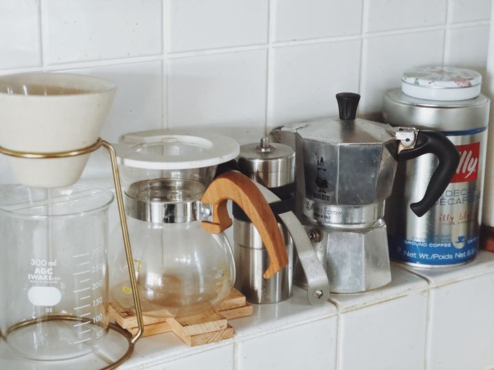 【一軒家のおしゃれな台所】《野田琺瑯》など「買ってよかった」3つのキッチン道具とは？【FUDGE おしゃれな人のルームツアー vol.8】