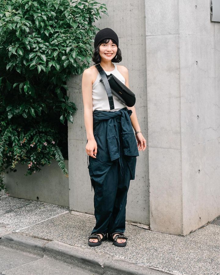 猛暑を乗り切る“タンクトップ”のお手本コーデ5選。小物や重ね着で洒落感アップ！【TOKYO SNAP】