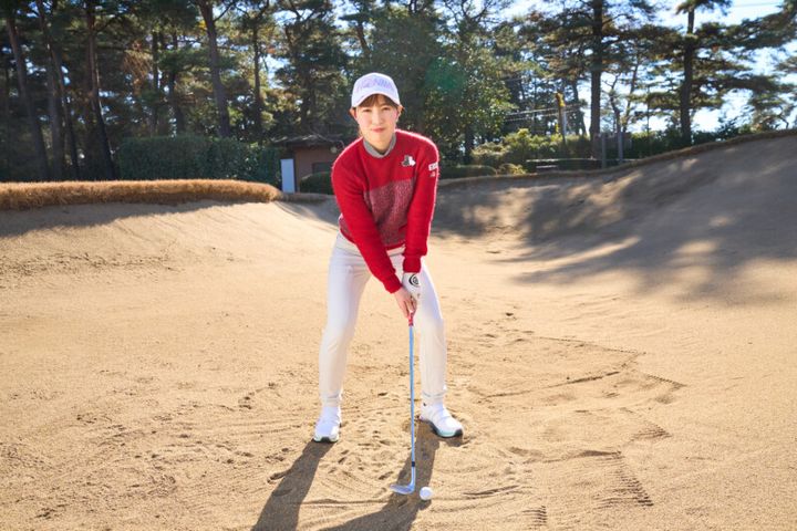 バンカーから簡単に出す方法を女子プロが解説！「ヒール側を…」