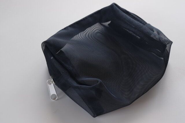 ダイソー メッシュポーチ（スクエア、ブラック） デザイン