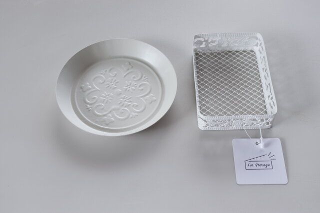 セリア ブリキトレー シャビ― フィール ワイヤートレイ レース柄 S 商品タグ