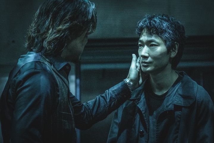綾野剛×豊川悦司W主演『地面師たち』が「Netflix週間TOP10」第1位の大ヒット！“イッキ見中毒者”が続出の異例事態