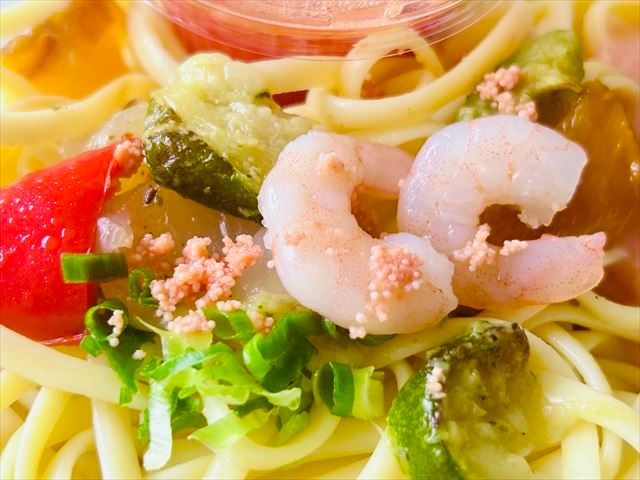 ファミリーマート 冷たいパスタ3種ソース使用！グリル野菜と海老 具材アップ