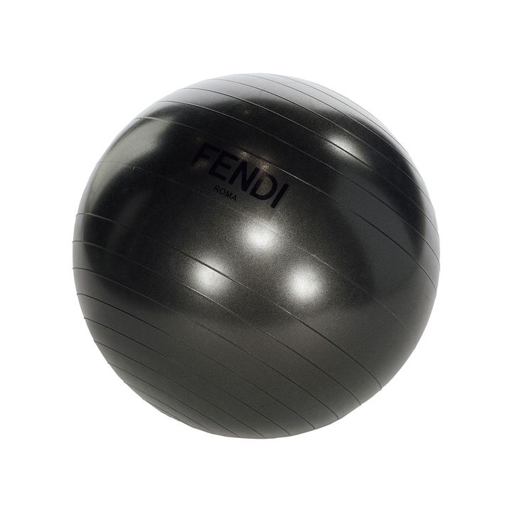バランスボール ￥49,500／FENDI（フェンディ ジャパン）