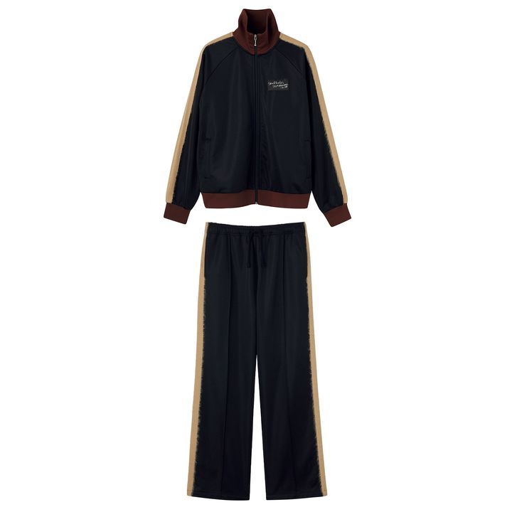 ジャケット ￥68,200 パンツ ￥60,500／ともにSTOCKHOLM SURFBOARD CLUB（エドストローム オフィス）