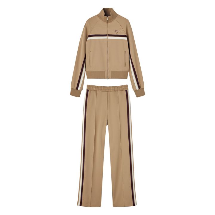 ジャケット ￥176,000 パンツ ￥170,500／ともにFERRAGAMO（フェラガモ・ジャパン）