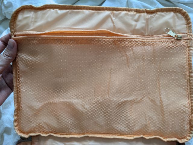 メッシュポケット