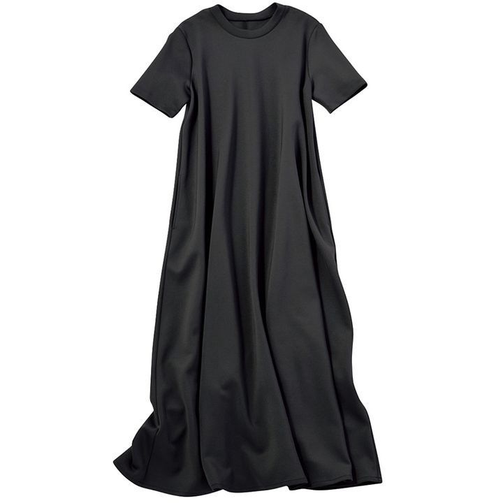 スタニングルアーのハリ感のあるTシャツタイプのワンピース