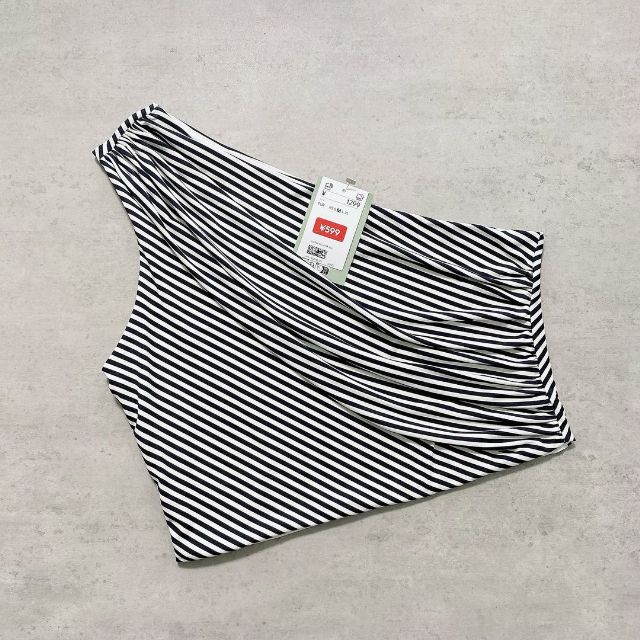 ボーダー柄のワンショルダークロップドトップス