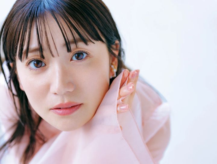 【大島優子さんの最新美容】日中は、鏡を見る時間も、お直しする時間もないので、ヨレにくく美発色が持続するメイクが鉄則