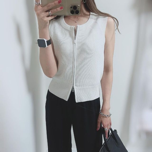 ダブルジップセーターを着たコーデ