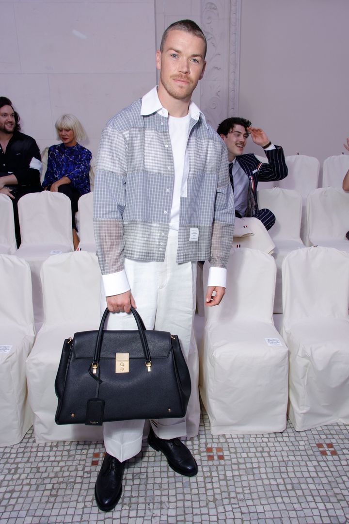 トム ブラウン 2024-25年秋冬オートクチュールコレクションでのウィル・ポールター。