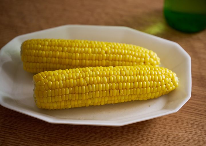 電子レンジでとうもろこしをゆでる